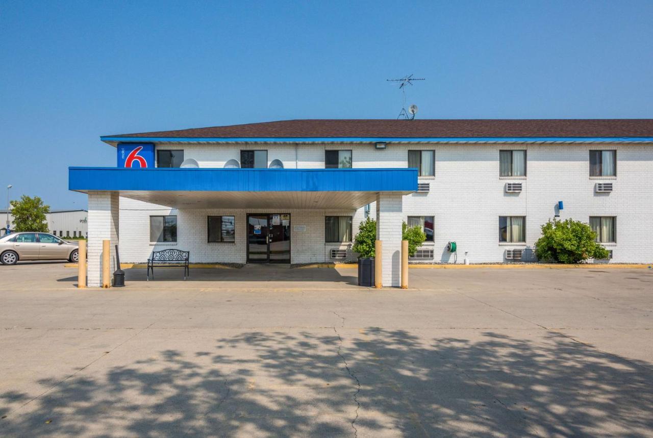 6-fargo, Nd - South Hotel