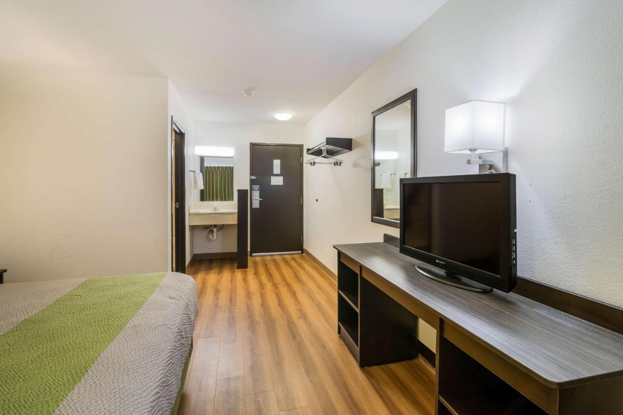 Hotel 6-fargo, Nd - South