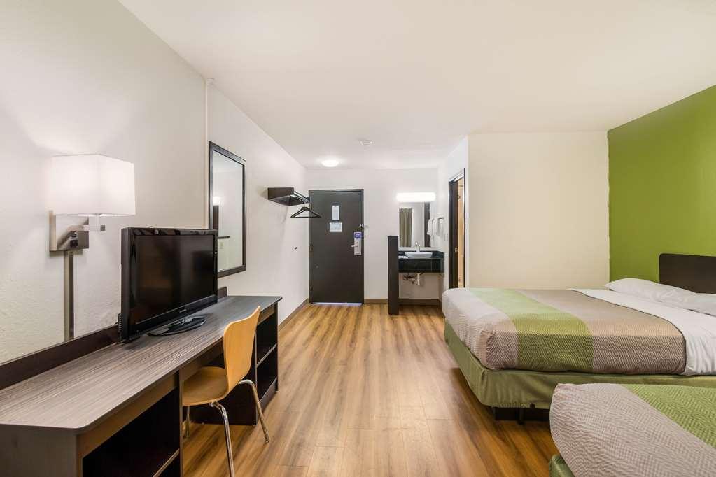 6-fargo, Nd - South Hotel