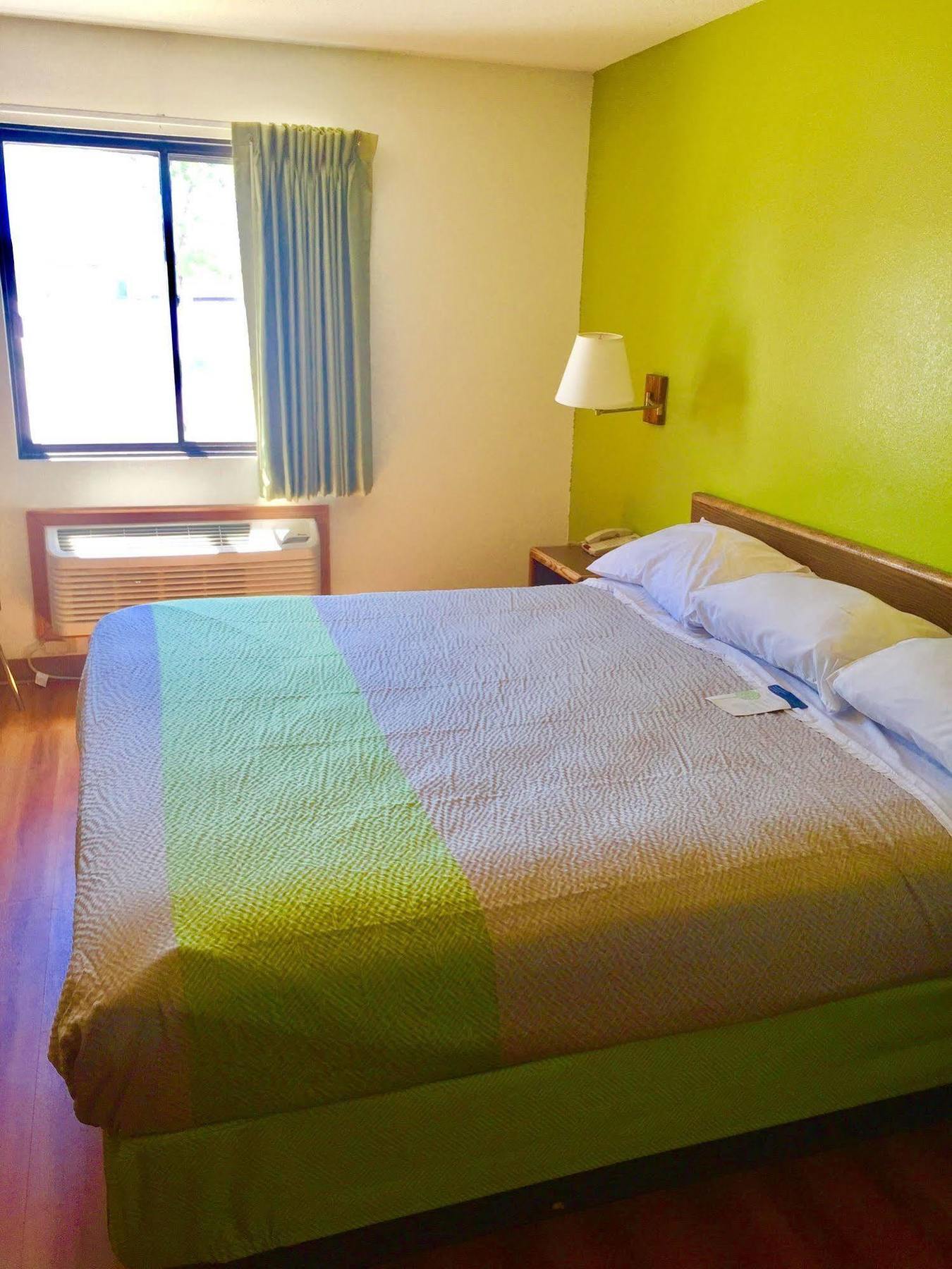 6-fargo, Nd - South Hotel 2*